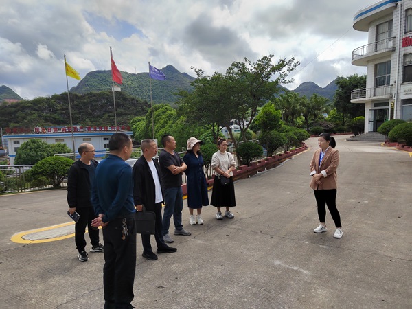 卞先榮  市人大法工委主任、劉啟菊  市人大財經委主任等調研.jpg